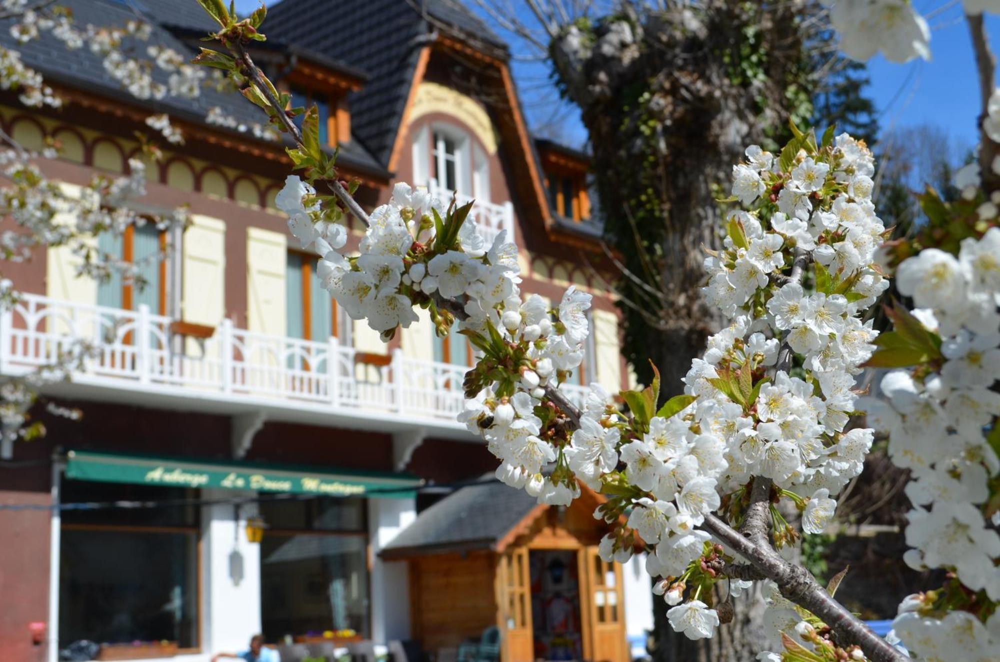 Auberge La Douce Montagne Allemont Exterior photo